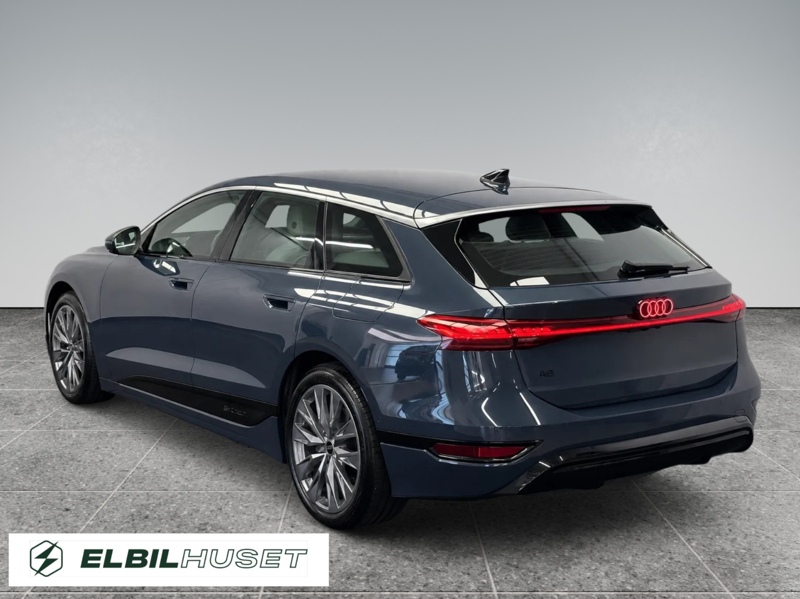 Blå Audi A6 e-tron fra 2025
