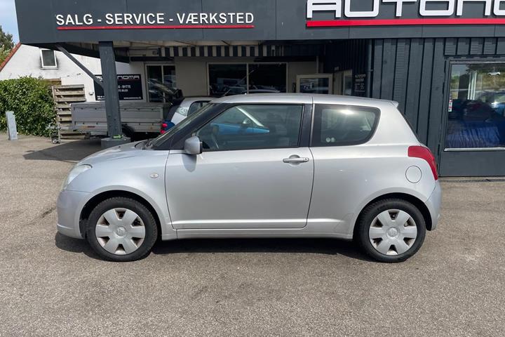 Sølv Suzuki Swift fra 2006