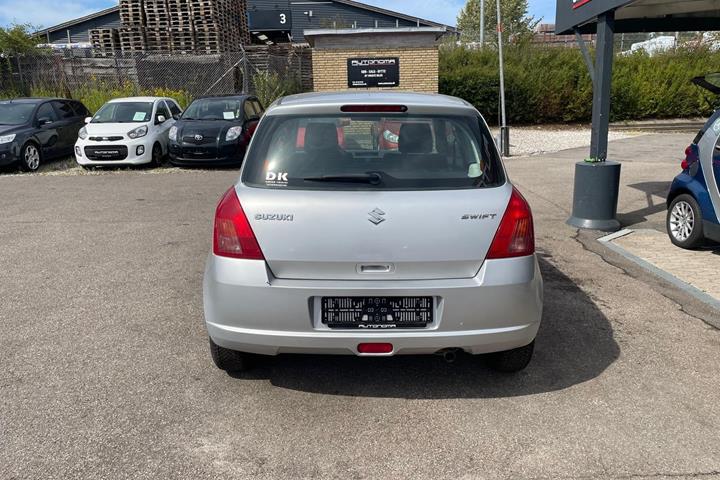 Sølv Suzuki Swift fra 2006