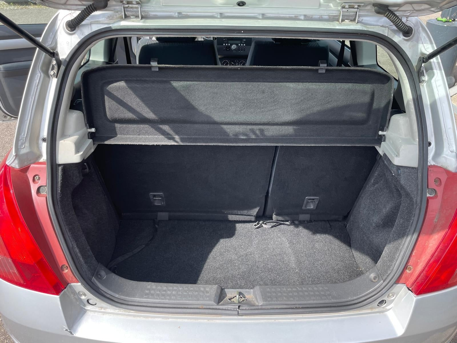 Sølv Suzuki Swift fra 2006
