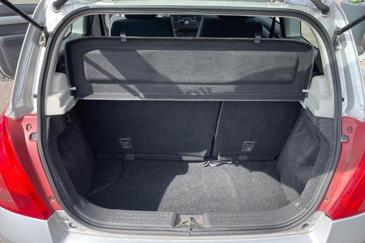 Sølv Suzuki Swift fra 2006
