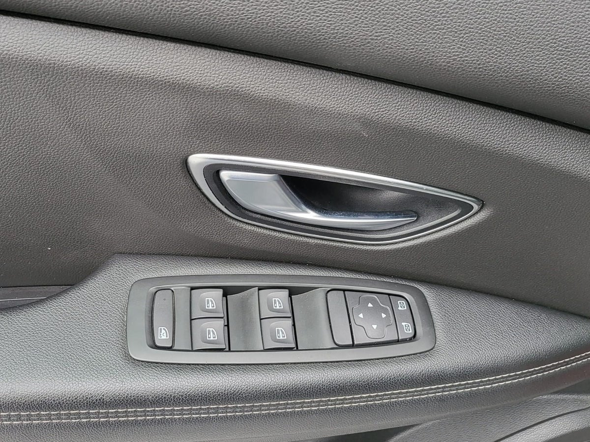 Grå Renault Grand Scenic IV fra 2018