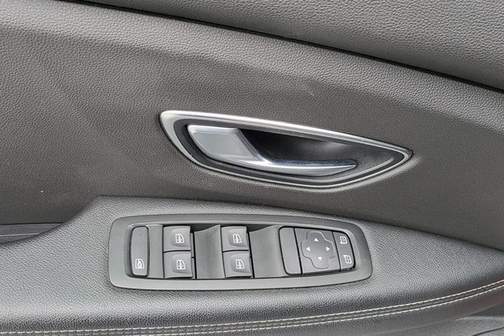 Grå Renault Grand Scenic IV fra 2018