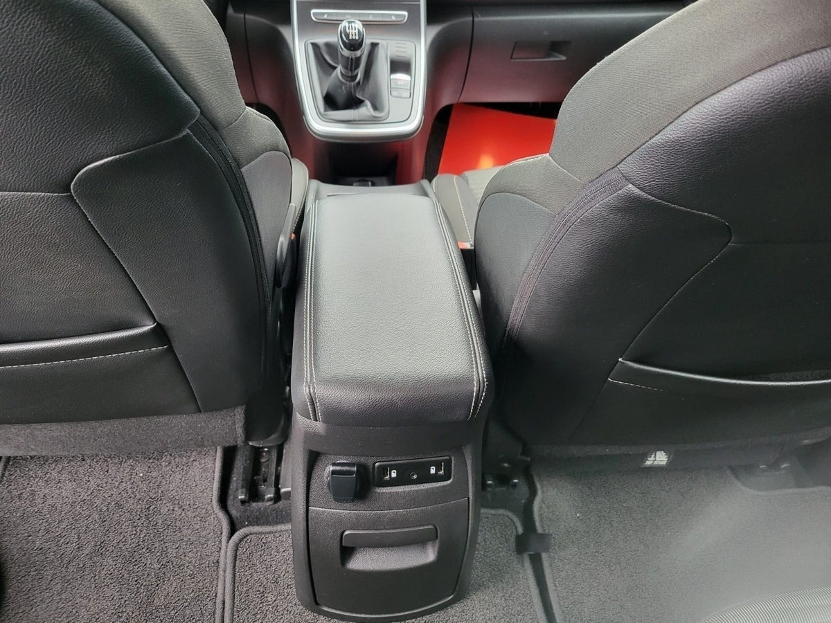 Grå Renault Grand Scenic IV fra 2018