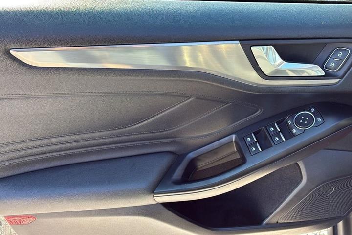 Grå Ford Focus fra 2019