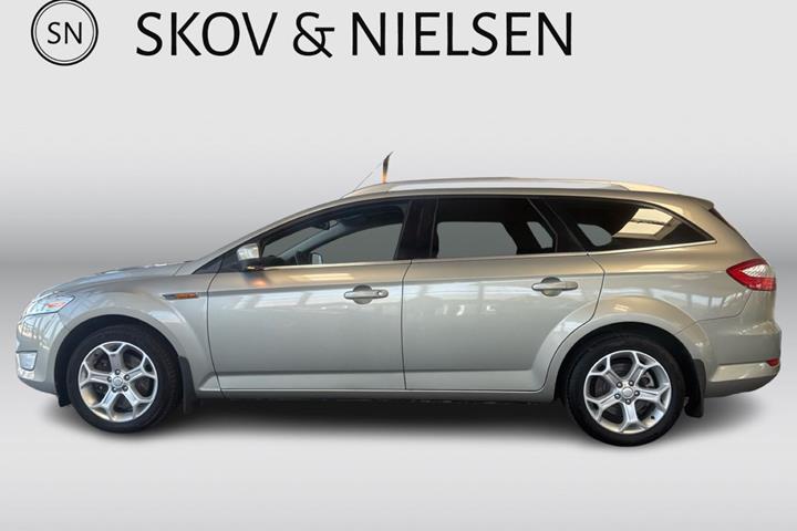 Beige Ford Mondeo fra 2010