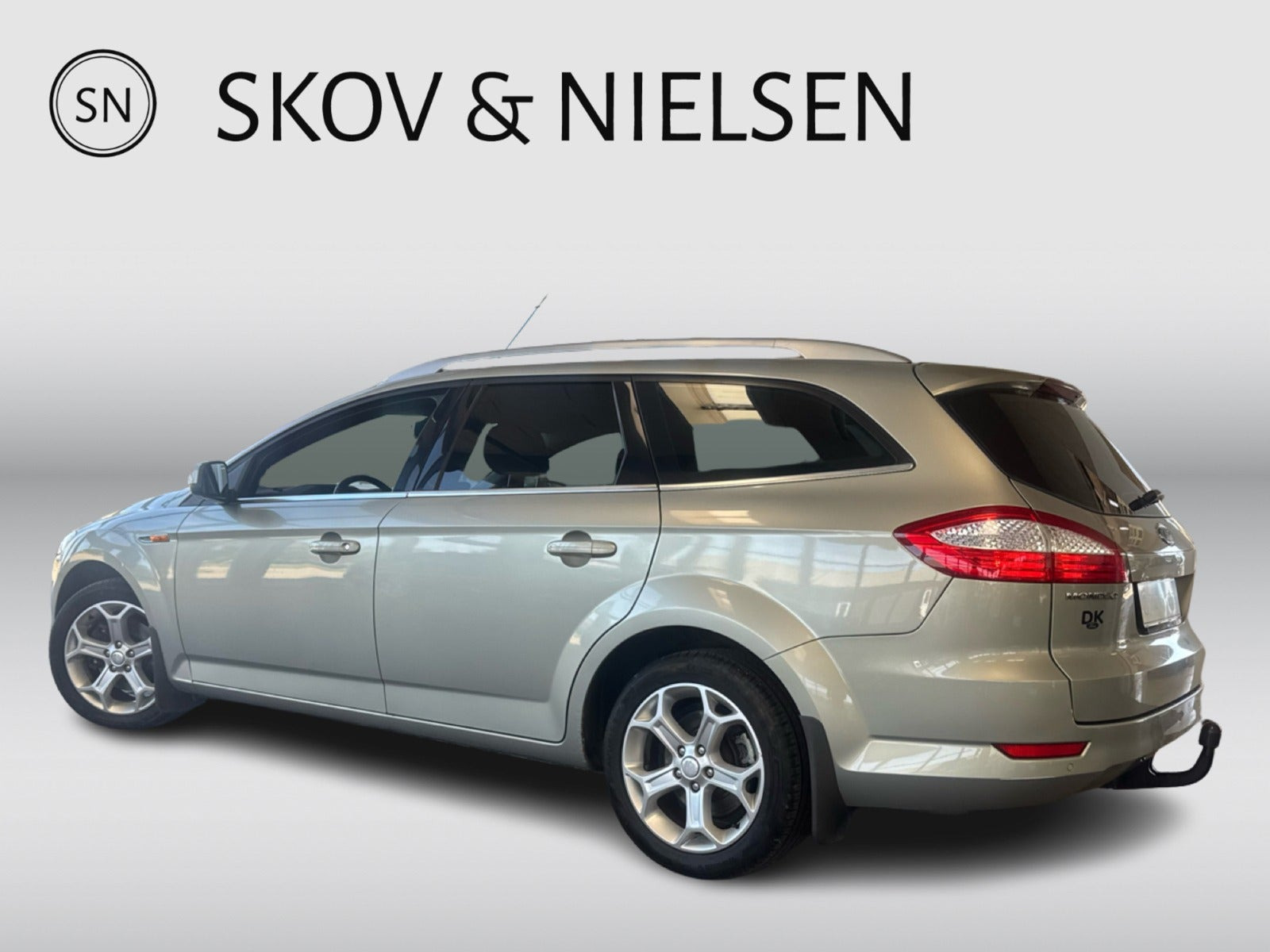 Beige Ford Mondeo fra 2010