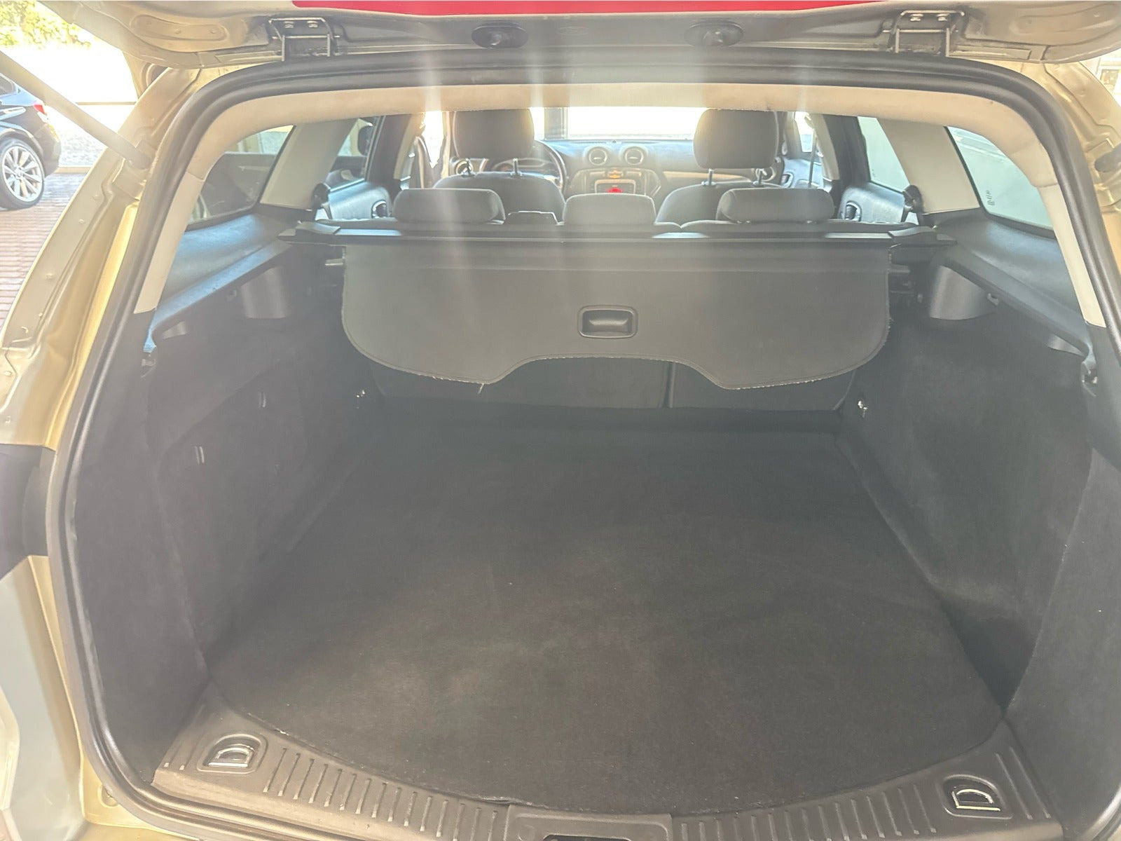 Beige Ford Mondeo fra 2010