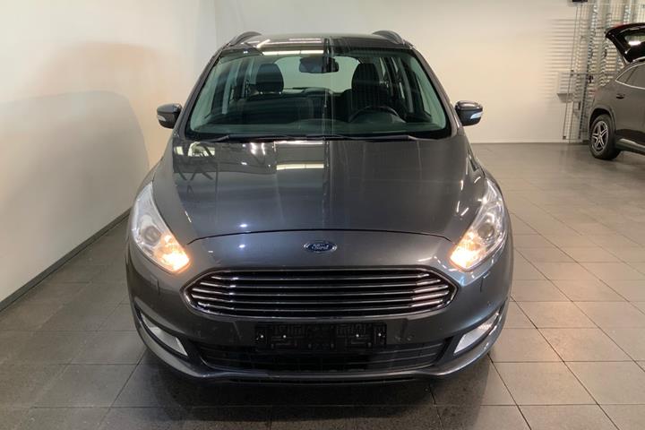 Grå Ford Galaxy fra 2017