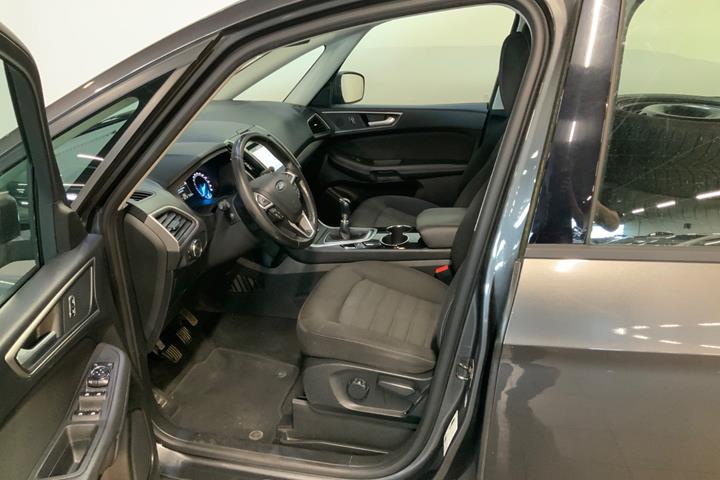 Grå Ford Galaxy fra 2017