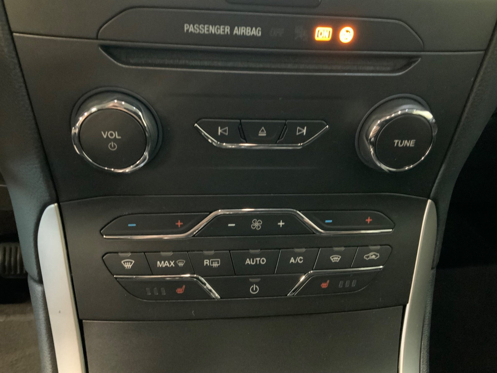 Grå Ford Galaxy fra 2017