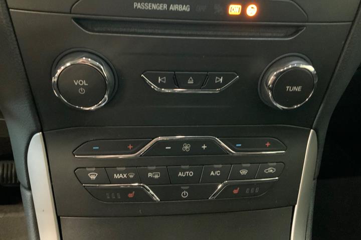 Grå Ford Galaxy fra 2017