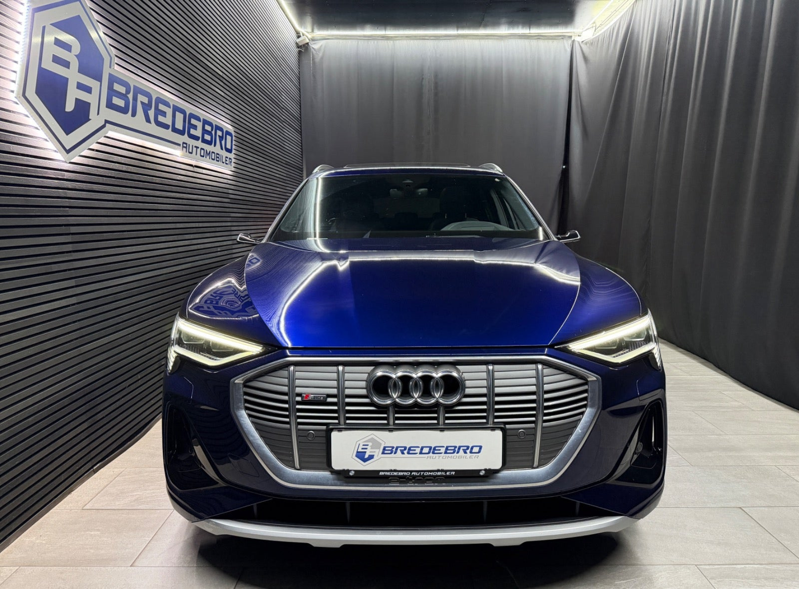 Blå Audi e-tron fra 2023