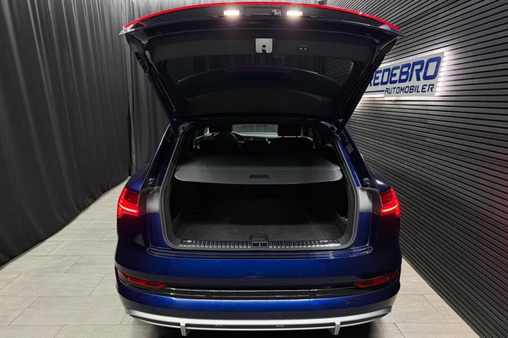 Blå Audi e-tron fra 2023