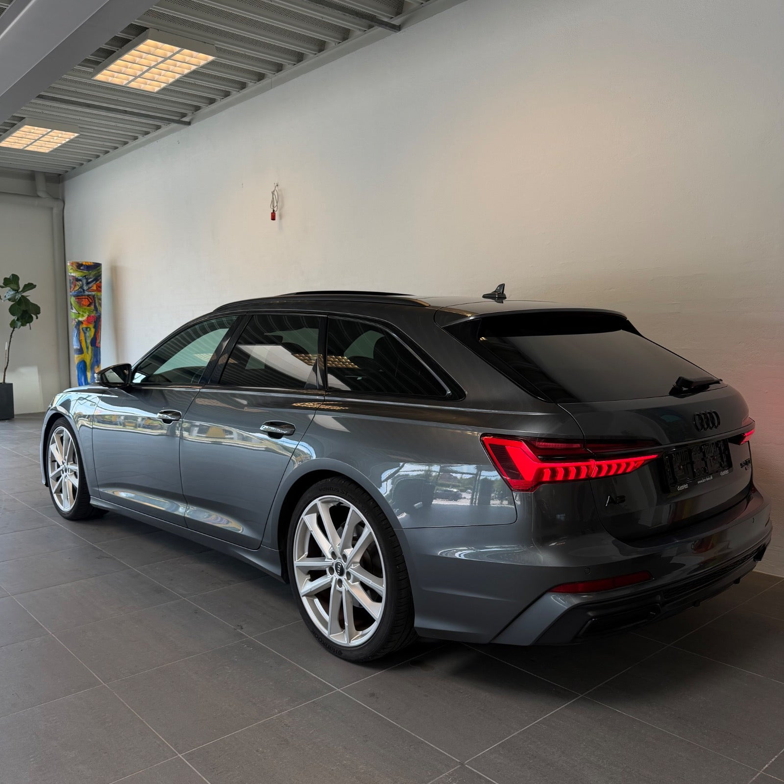 Grå Audi A6 fra 2018