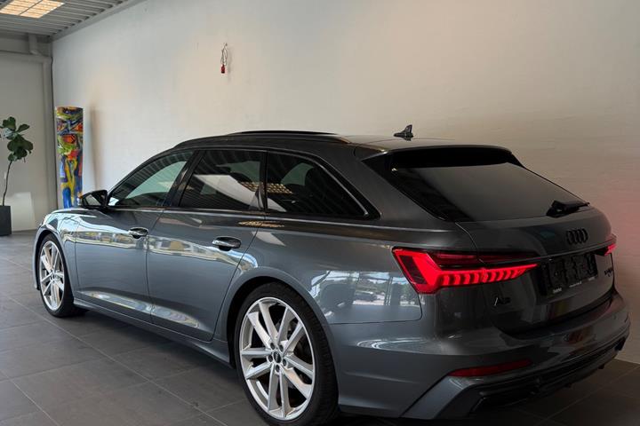 Grå Audi A6 fra 2018