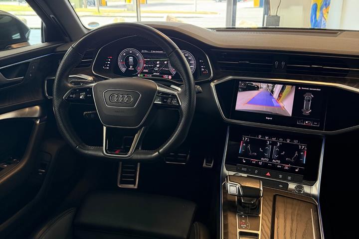 Grå Audi A6 fra 2018