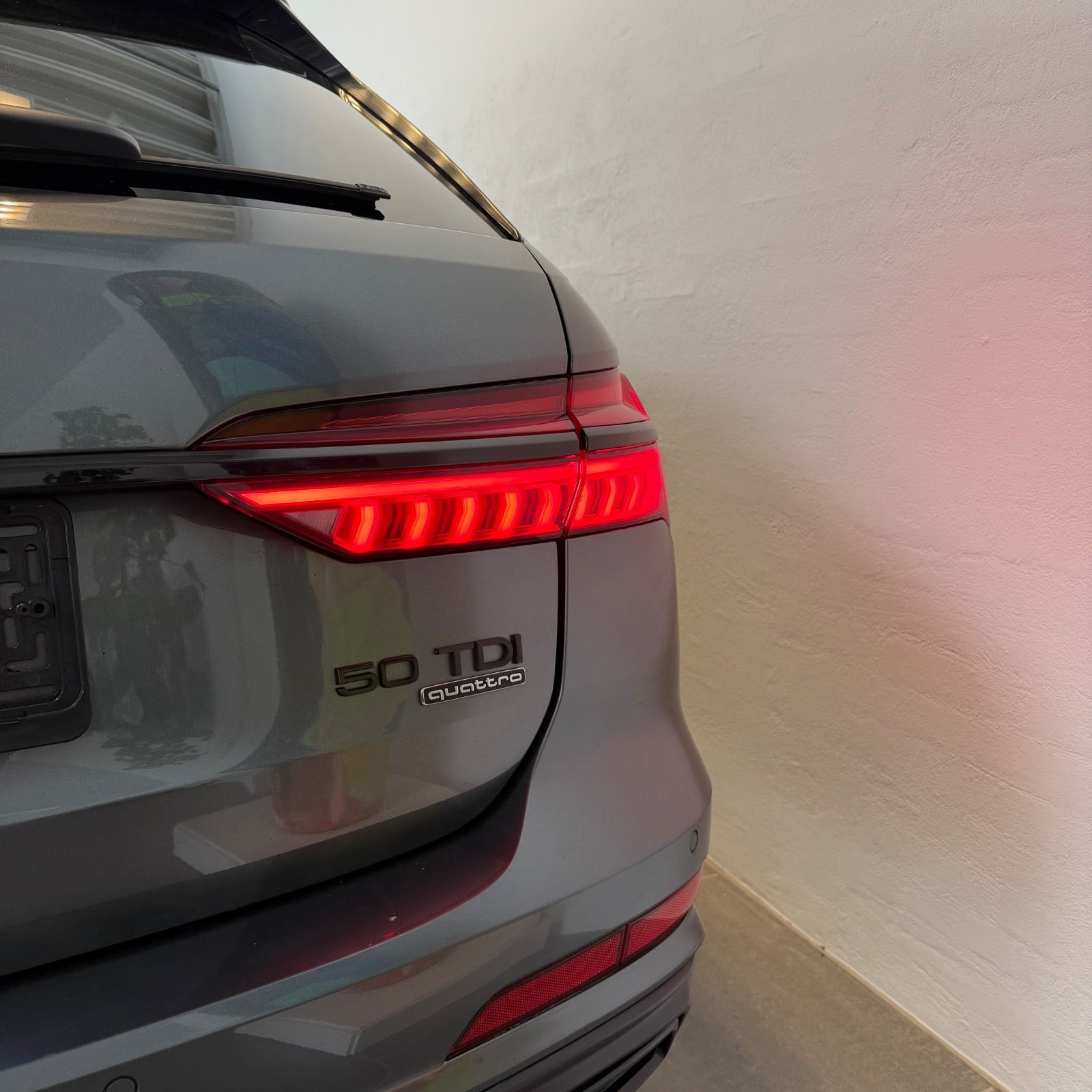 Grå Audi A6 fra 2018