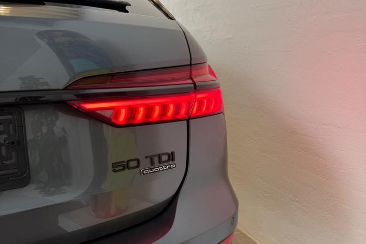 Grå Audi A6 fra 2018