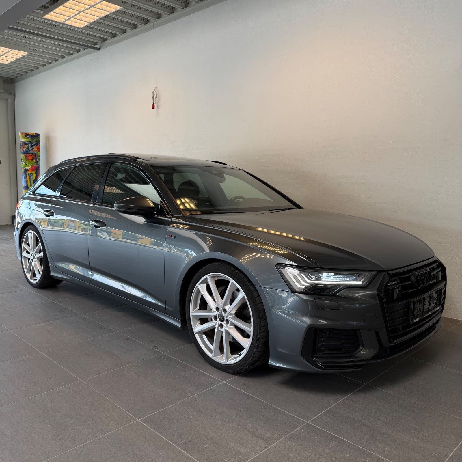 Grå Audi A6 fra 2018