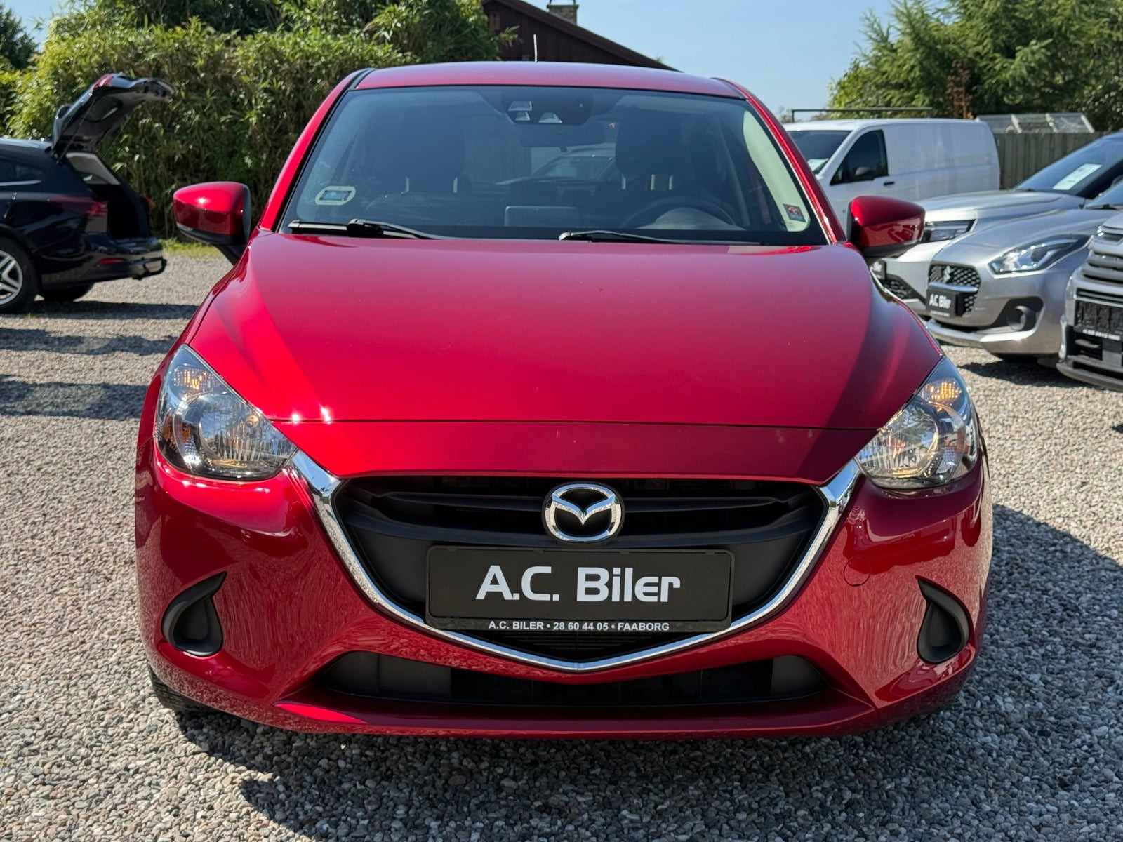 Rød Mazda 2 fra 2018