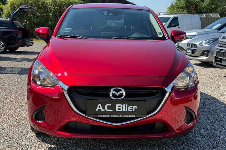 Rød Mazda 2 fra 2018