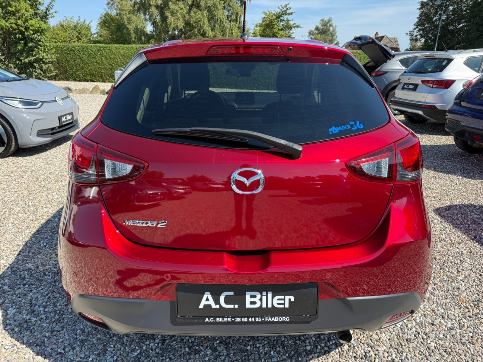 Rød Mazda 2 fra 2018