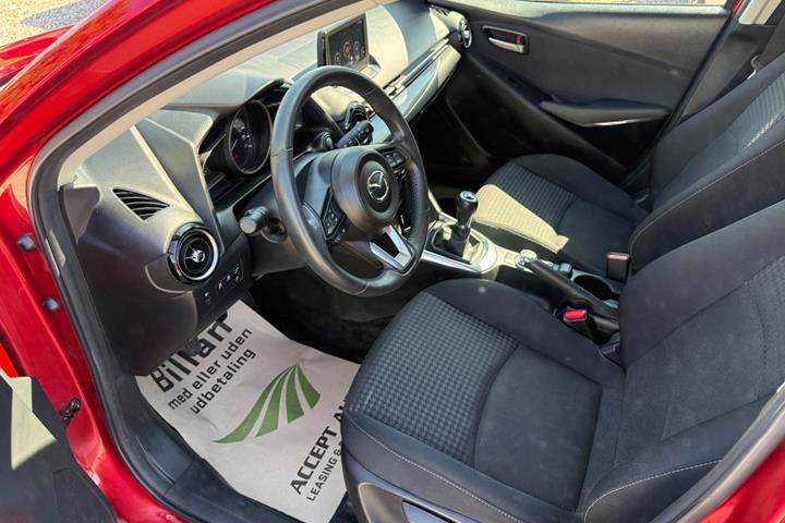 Rød Mazda 2 fra 2018