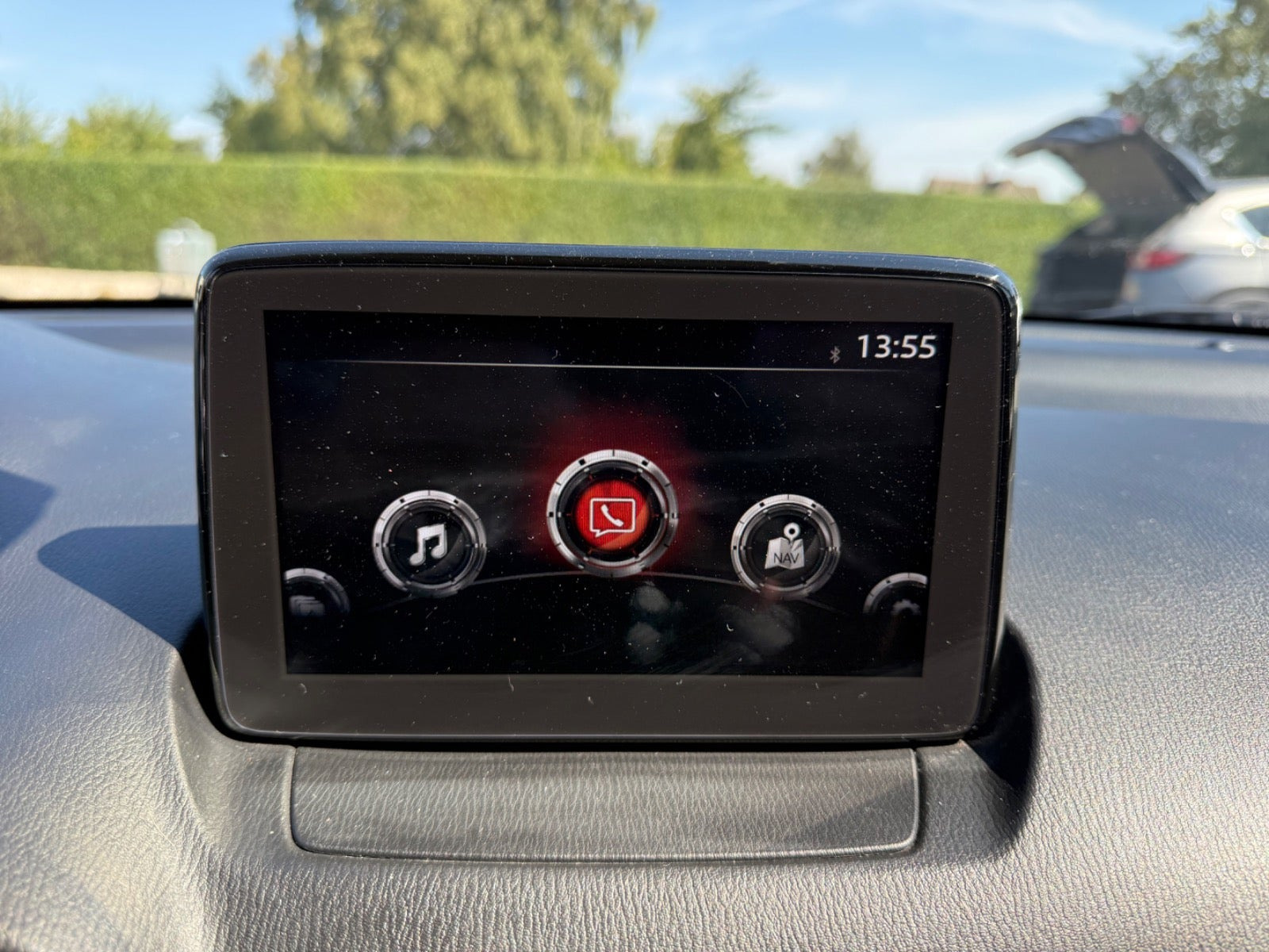 Rød Mazda 2 fra 2018