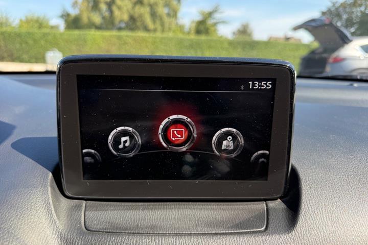 Rød Mazda 2 fra 2018