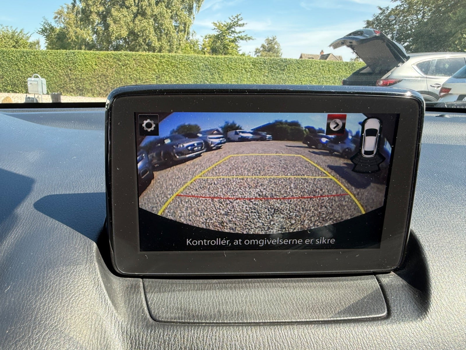 Rød Mazda 2 fra 2018