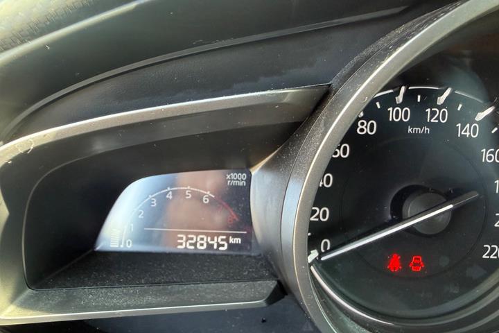 Rød Mazda 2 fra 2018