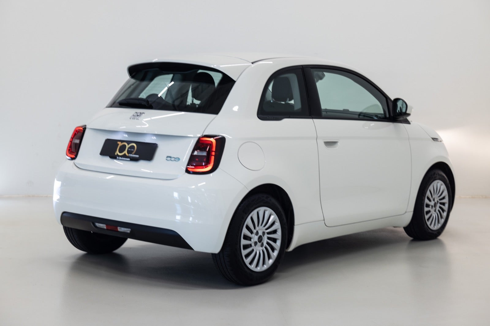 Hvid Fiat 500e fra 2022