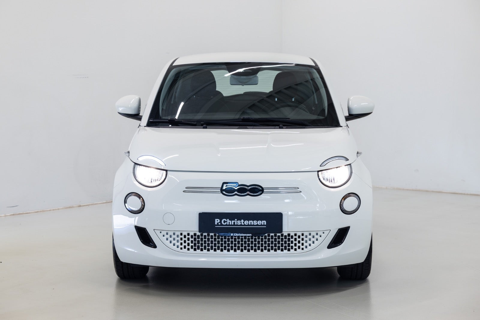Hvid Fiat 500e fra 2022