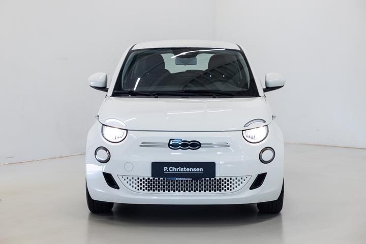 Hvid Fiat 500e fra 2022