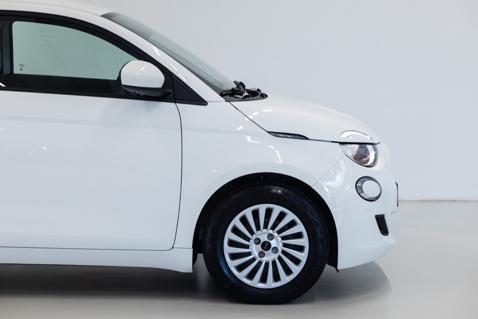 Hvid Fiat 500e fra 2022