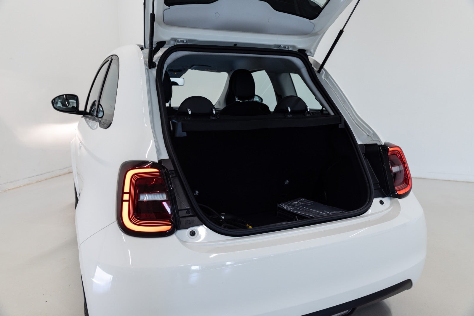 Hvid Fiat 500e fra 2022