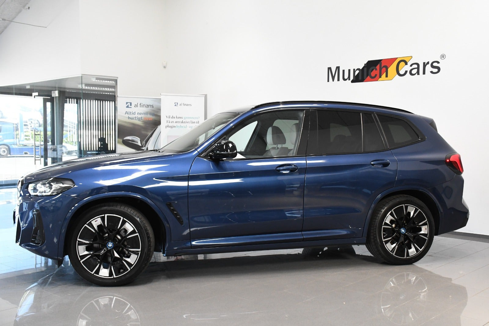 Blå BMW iX3 fra 2024