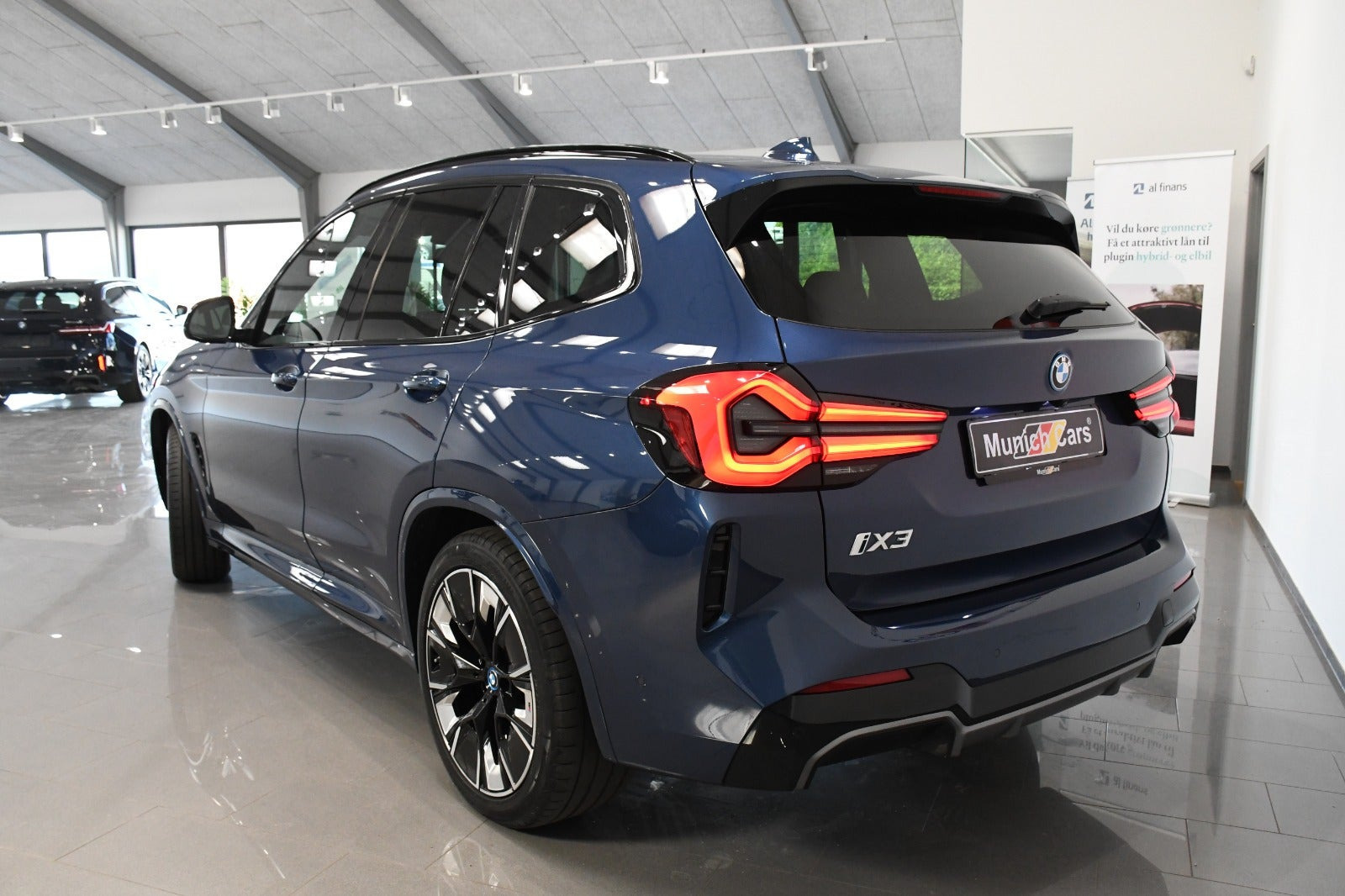 Blå BMW iX3 fra 2024