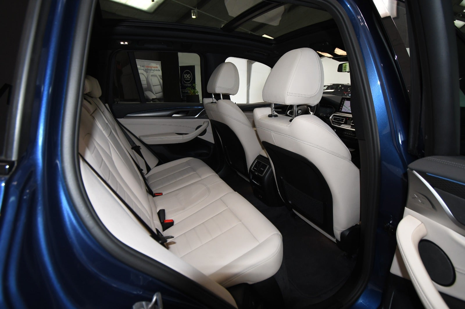 Blå BMW iX3 fra 2024