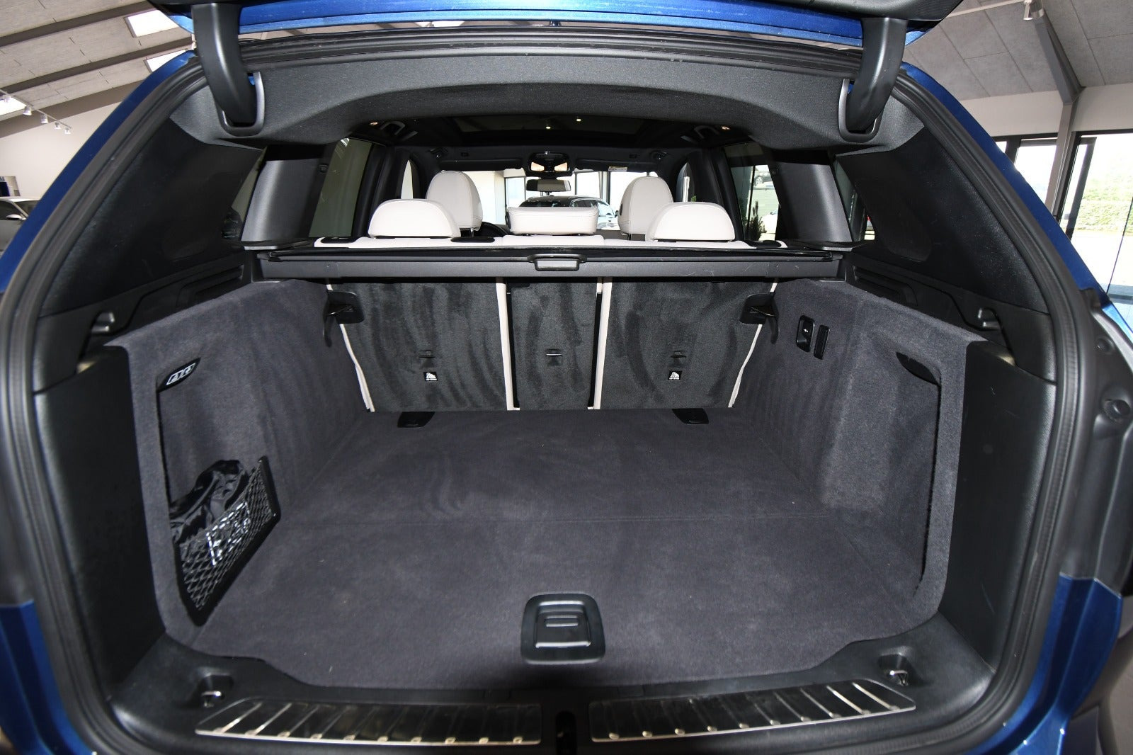 Blå BMW iX3 fra 2024