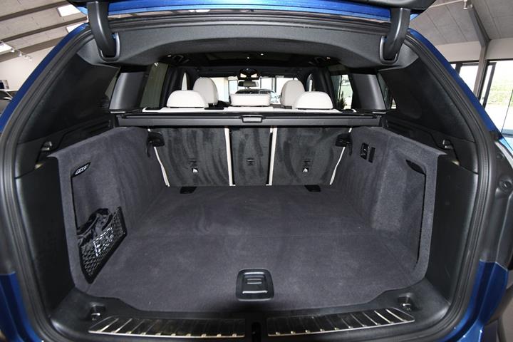 Blå BMW iX3 fra 2024