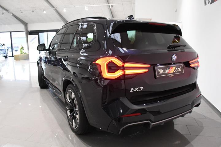 Sort BMW iX3 fra 2024
