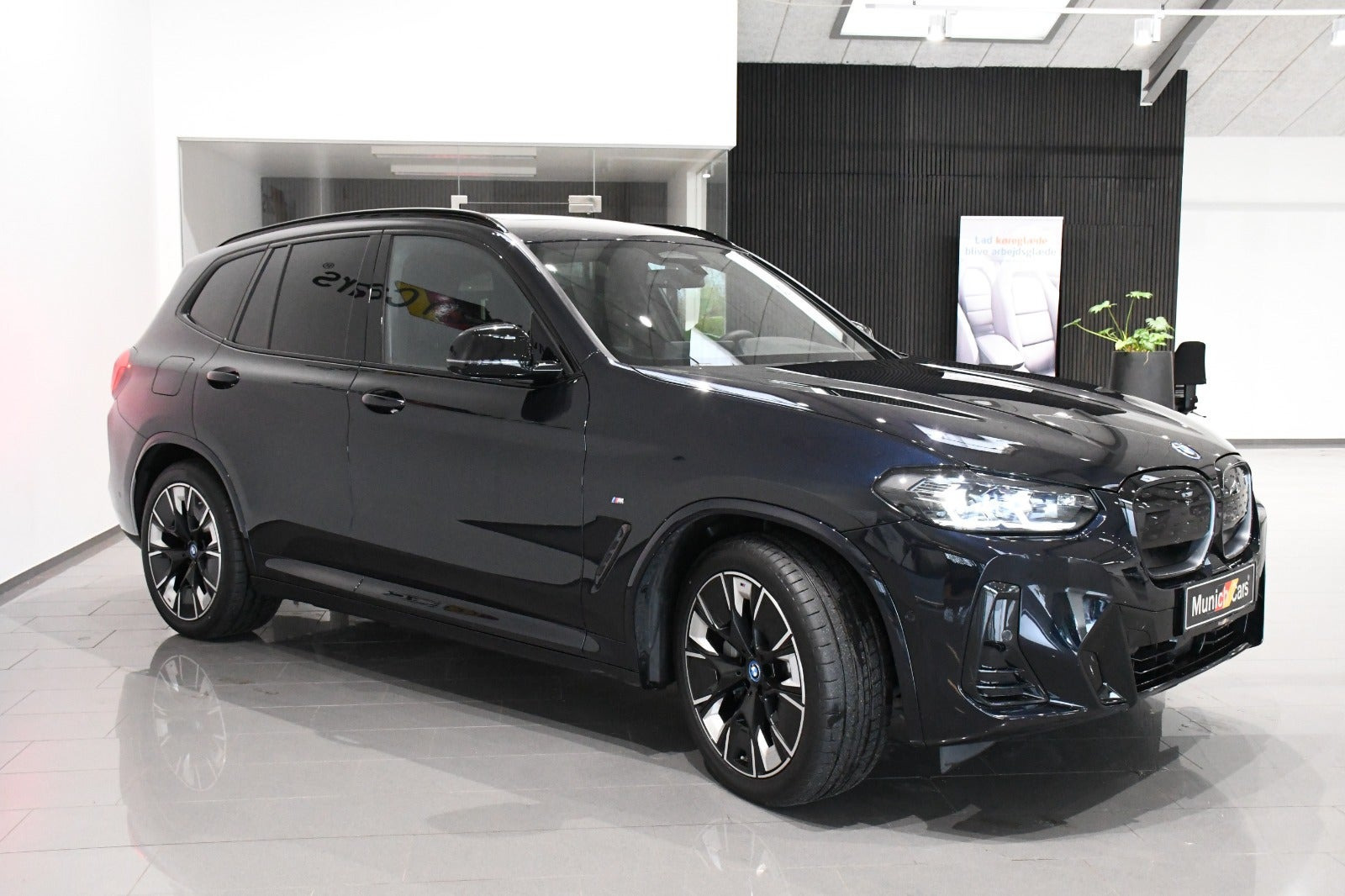 Sort BMW iX3 fra 2024