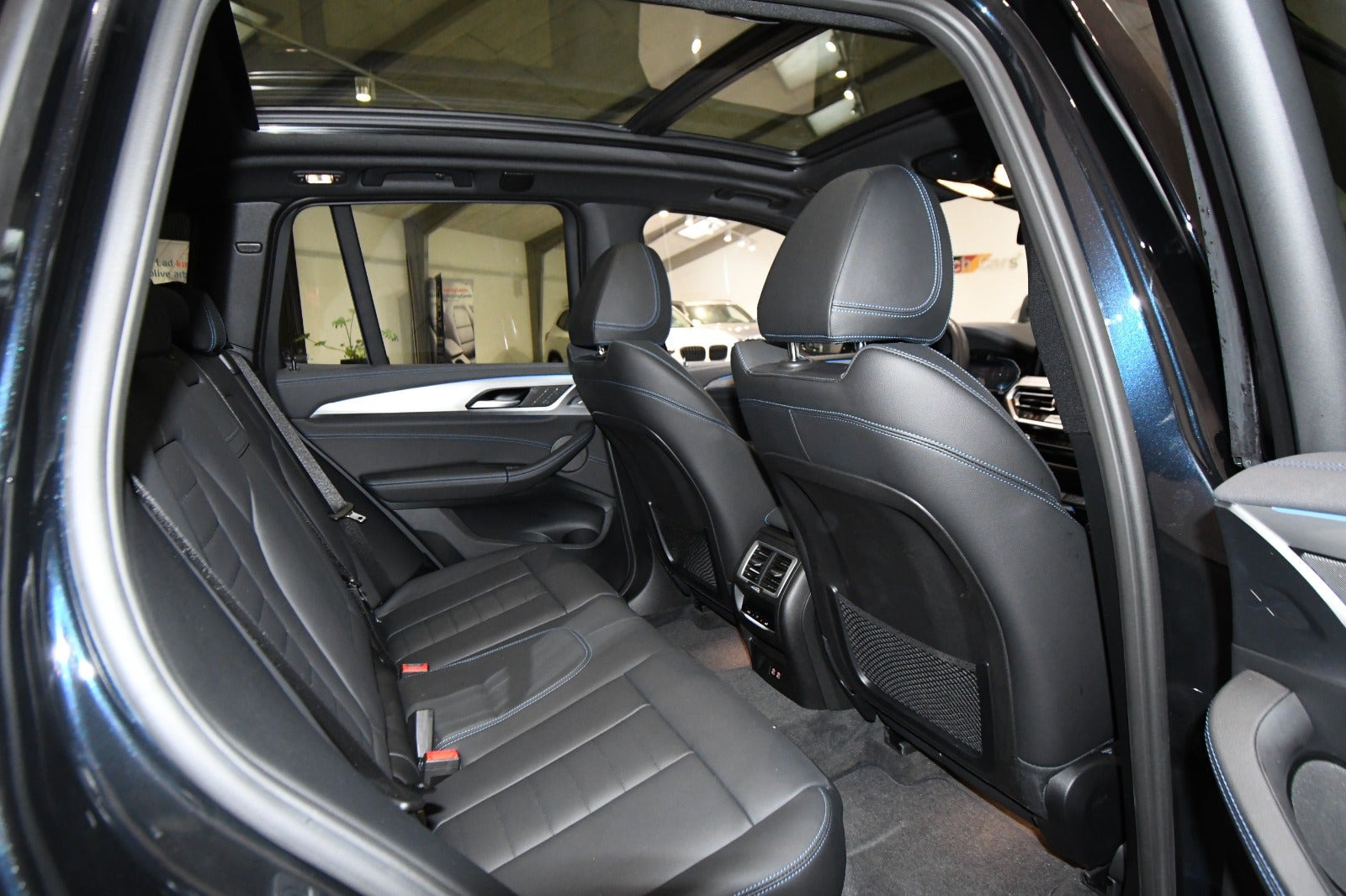 Sort BMW iX3 fra 2024