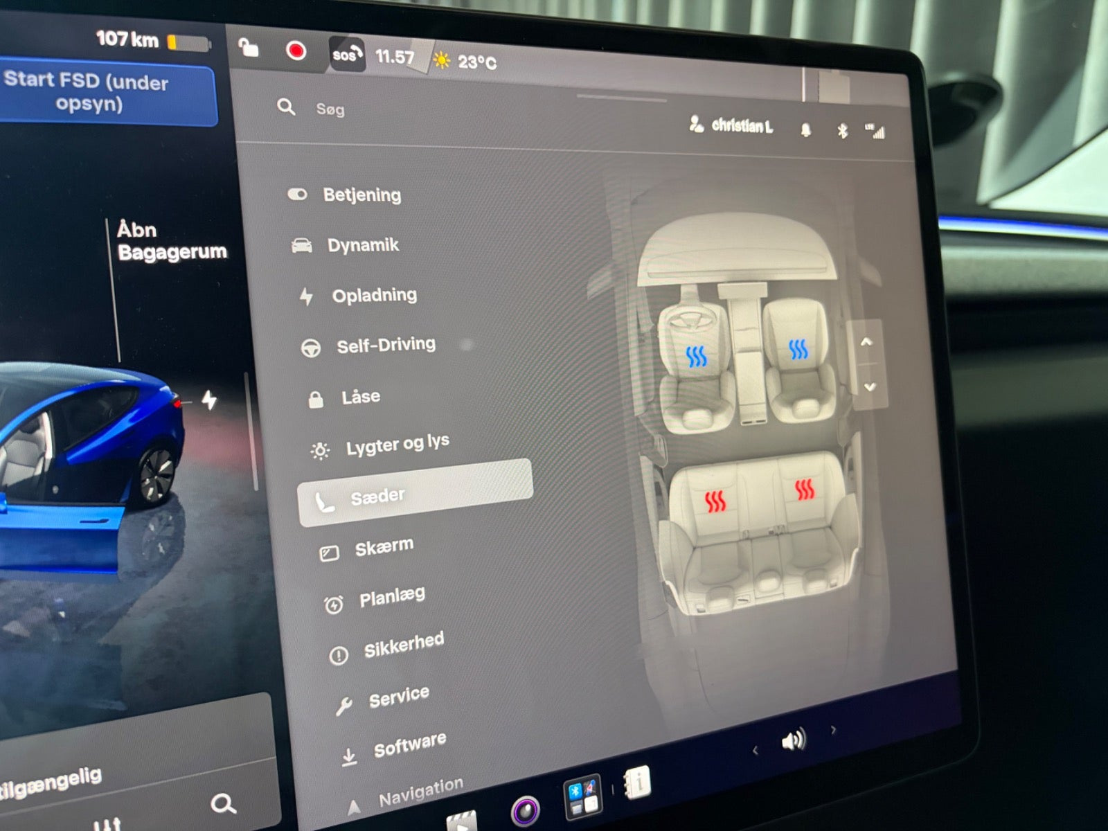 Blå Tesla Model 3 fra 2024
