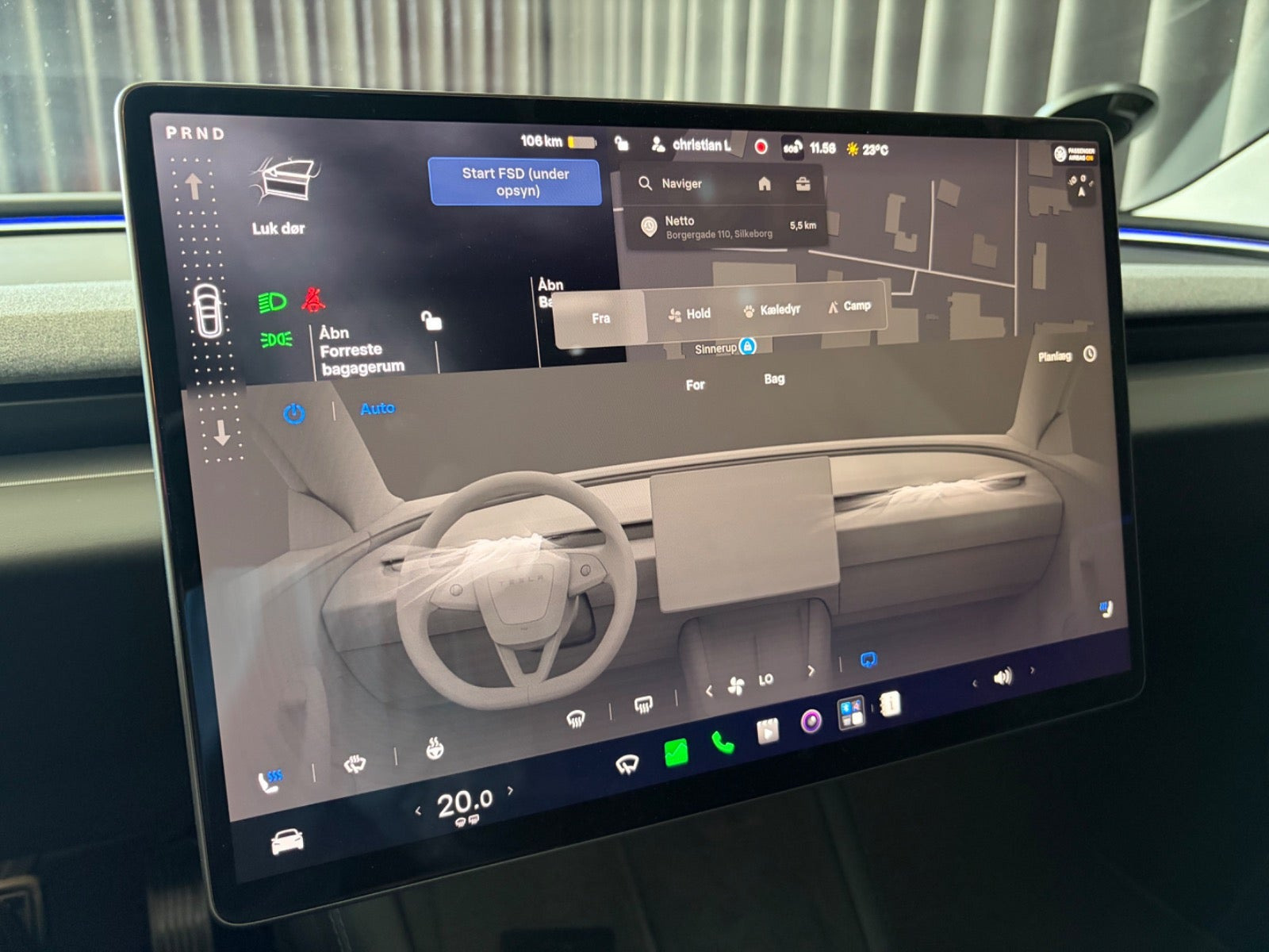 Blå Tesla Model 3 fra 2024