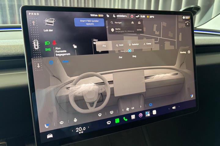 Blå Tesla Model 3 fra 2024
