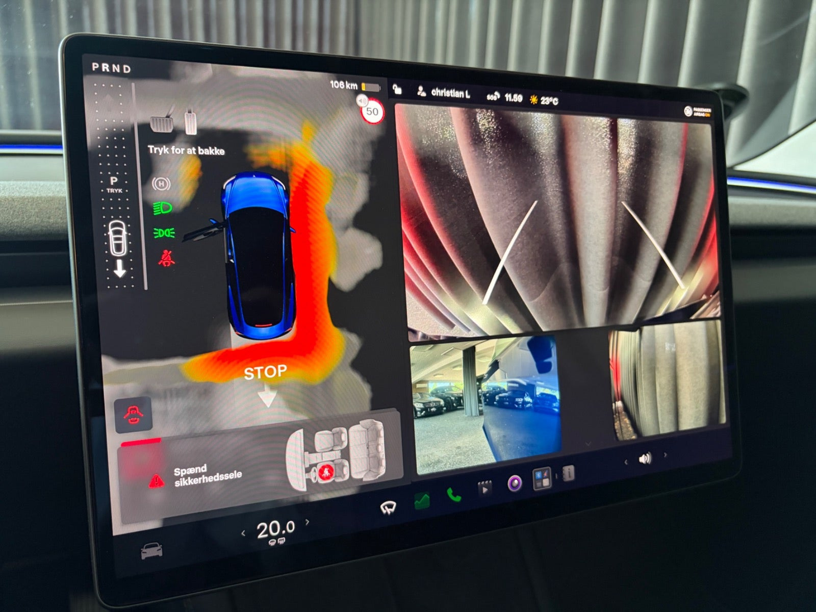 Blå Tesla Model 3 fra 2024