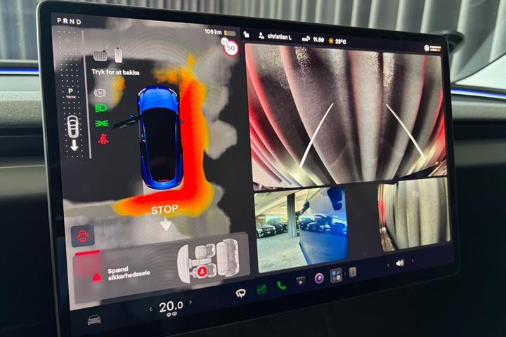 Blå Tesla Model 3 fra 2024